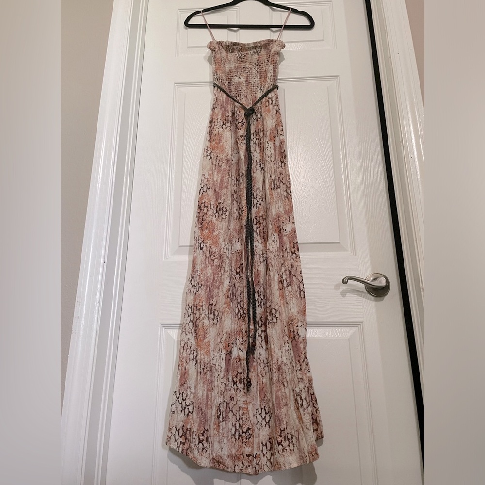Strapless long dress in snake print with braided belt